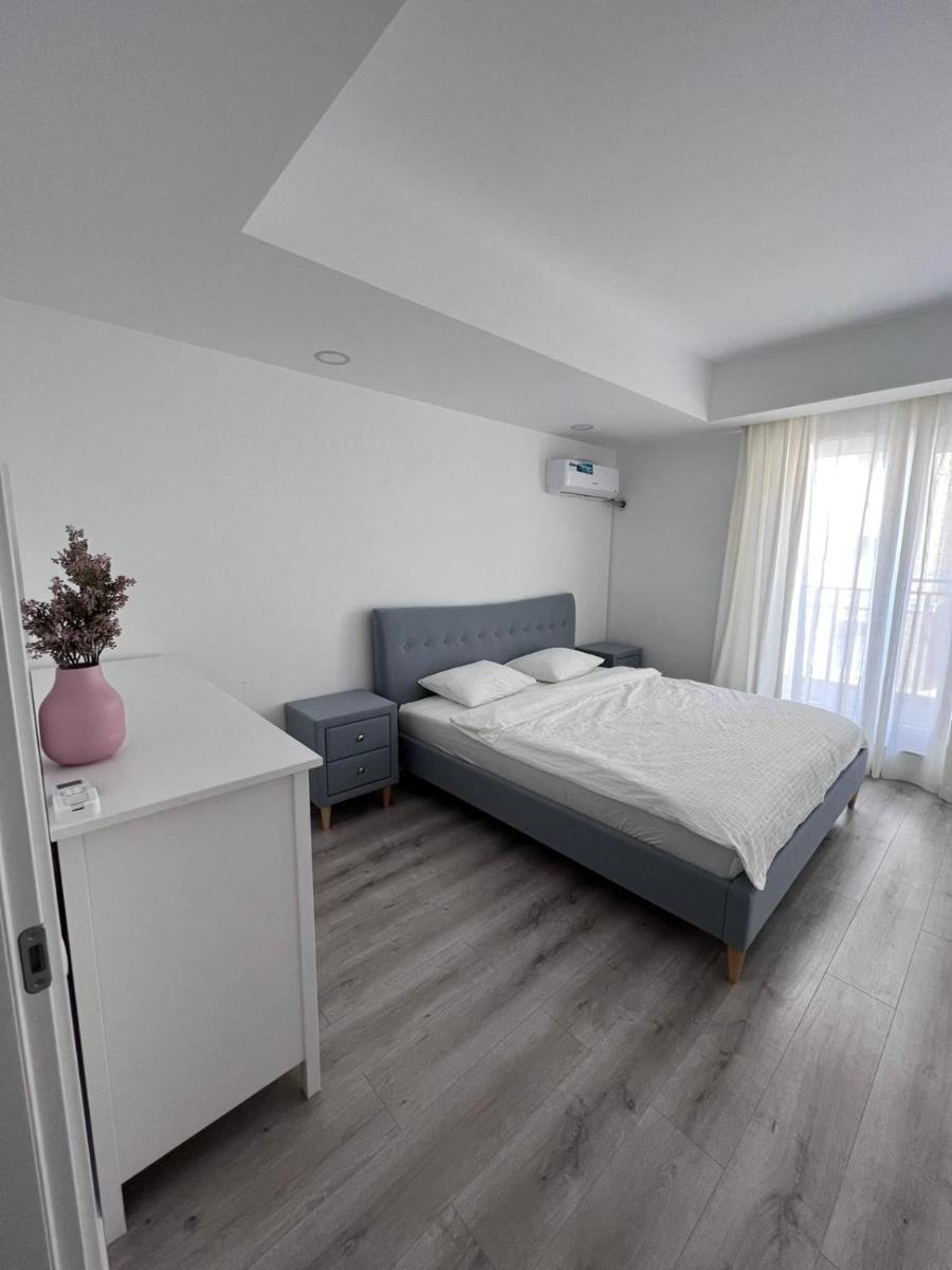 Cosmopolis Bliss: Your Home Away from Home - Housity