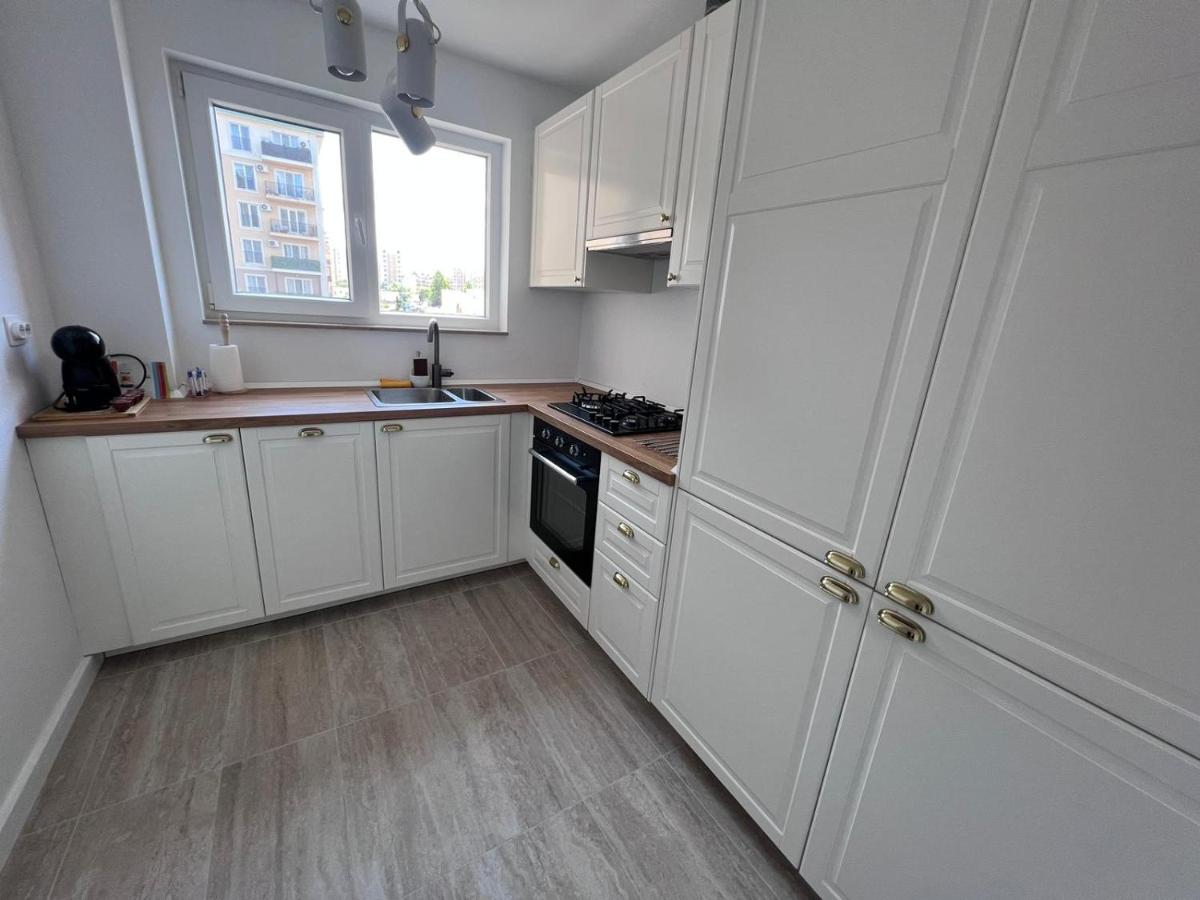 Cosmopolis Bliss: Your Home Away from Home - Housity