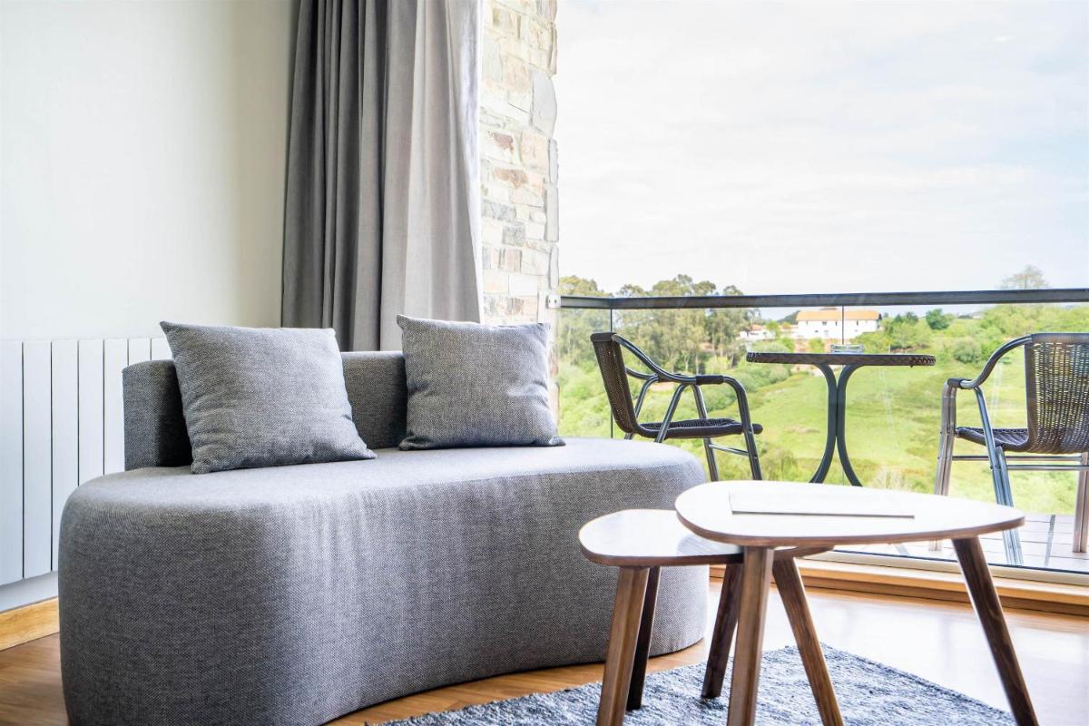 Zona de estar de Abba Comillas Hotel