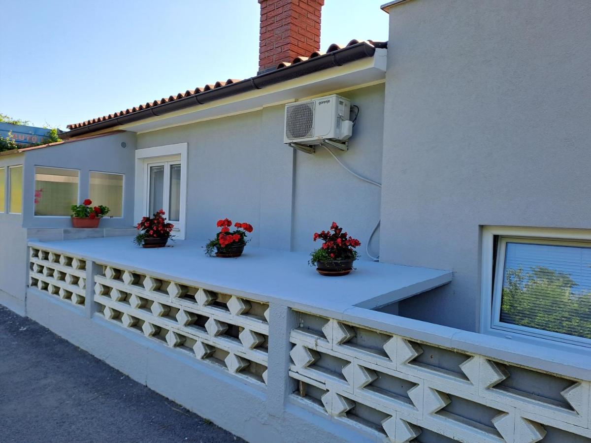 Studio Sonja - Housity