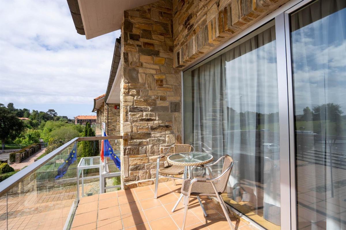 Un balcón o terraza de Abba Comillas Hotel