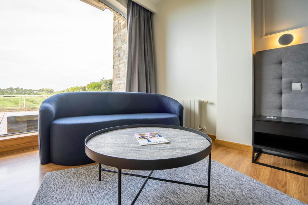 Zona de estar de Abba Comillas Hotel