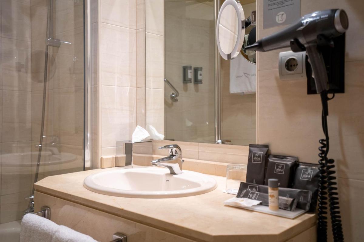 Un baño de Abba Comillas Hotel