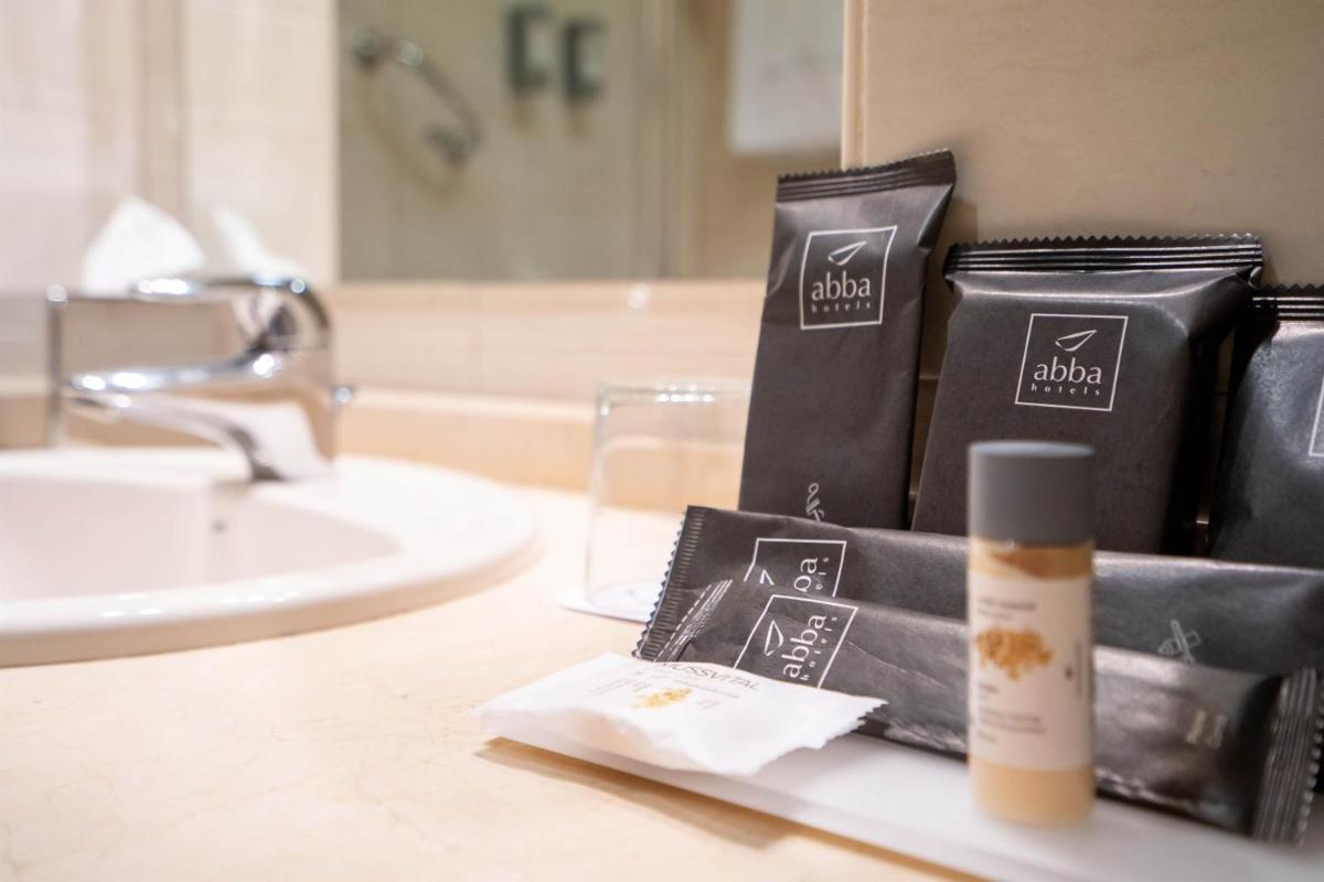 Un baño de Abba Comillas Hotel