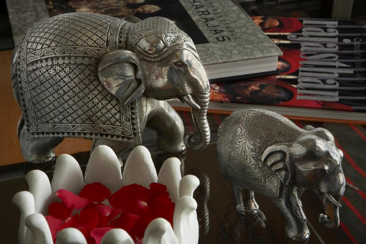 a statue of an elephant and a baby elephant at The Leela Palace Udaipur in Udaipur