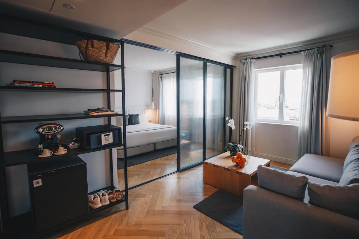 Dear Hotel Madrid - Housity