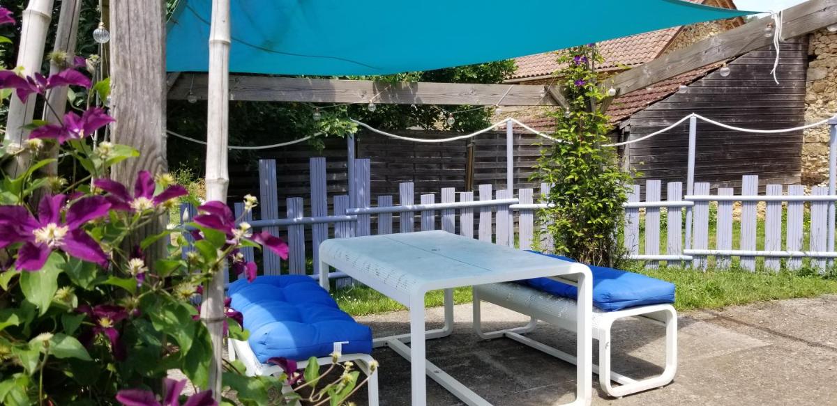 Romantic Bijou Gite with shared pool - Housity