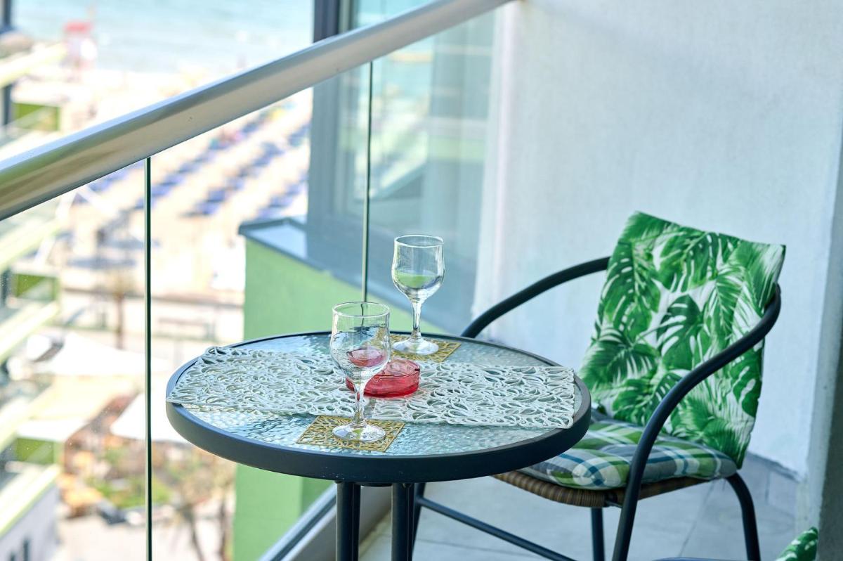 Suitetrails - Top Floor Sea View Apartment Spa n Pools