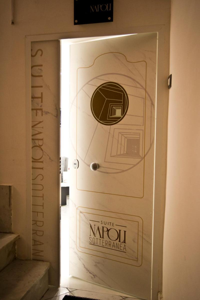 Suite Napoli Sotterranea con Jacuzzi - Housity