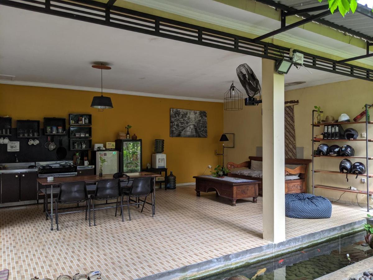Pojok Pas - Housity