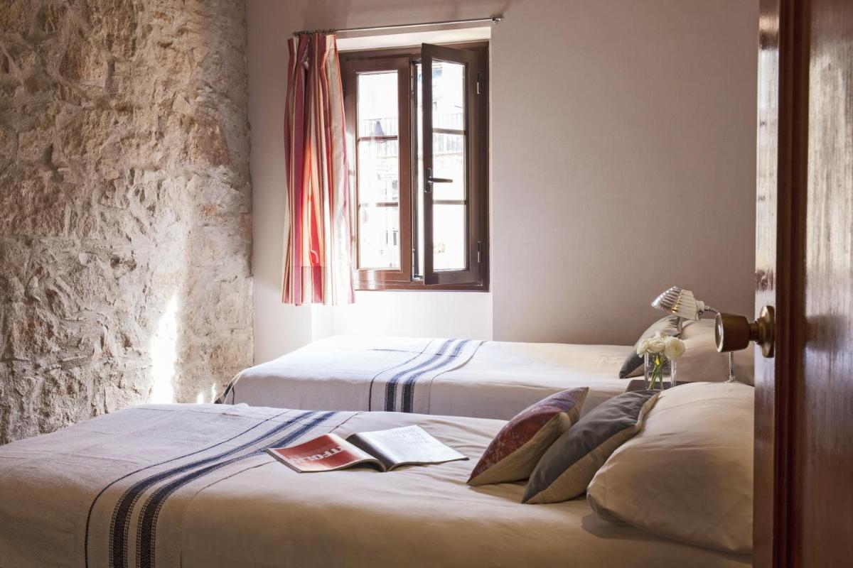AinB Las Ramblas-Guardia Apartments - Housity