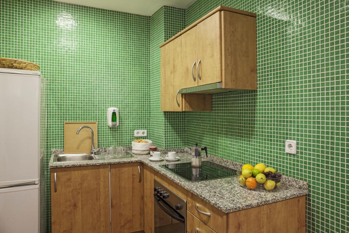 AinB Las Ramblas-Guardia Apartments - Housity