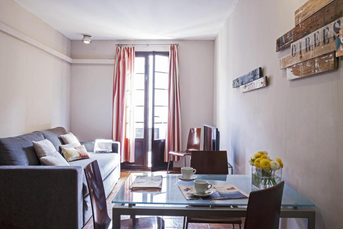 AinB Las Ramblas-Guardia Apartments - Housity