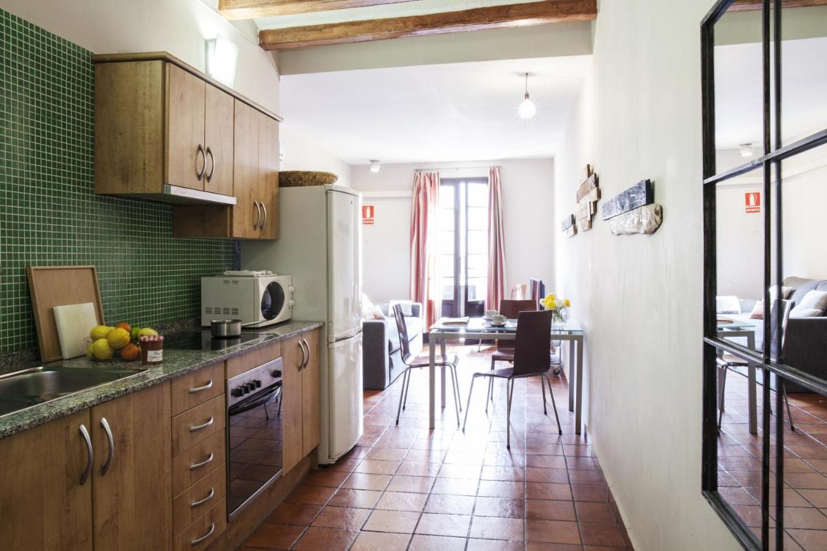 AinB Las Ramblas-Guardia Apartments - Housity