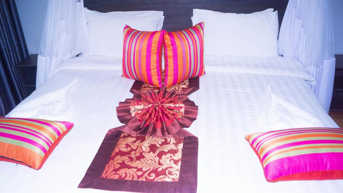 The Candela Hotel - Housity