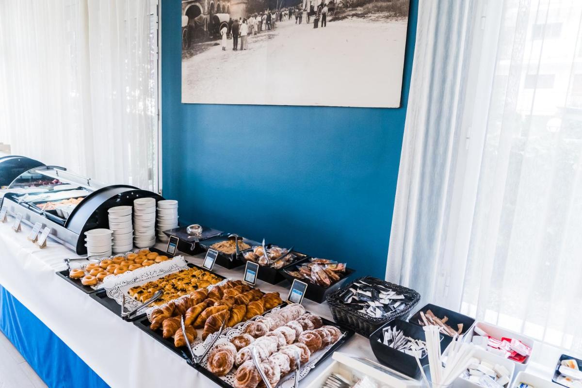 Comida en o cerca de este hotel