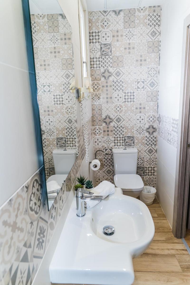 Un baño de Hotel Planas