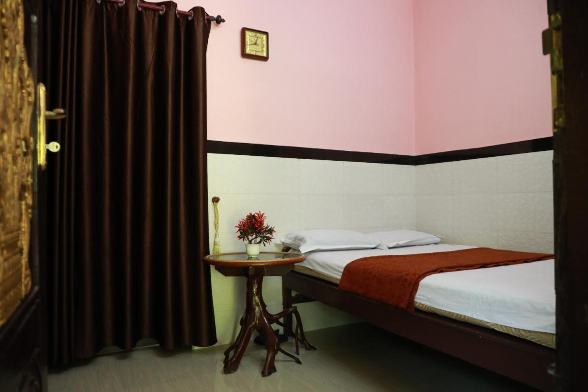 Mullavayalil Tourist Home - Housity