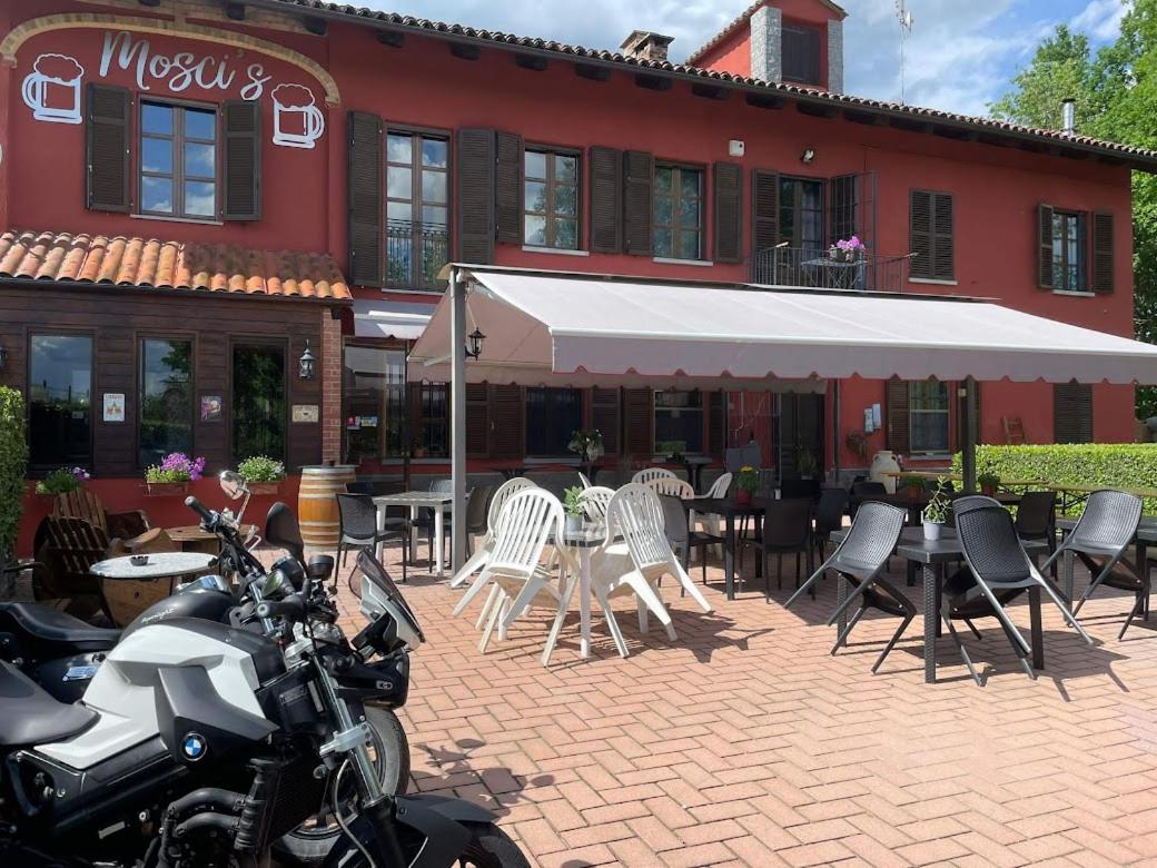 Mosci's Bed & Breakfast - Housity