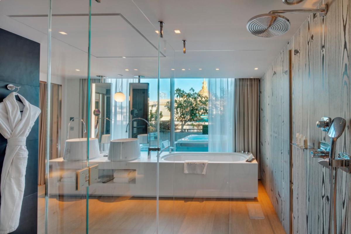 Salle de bains dans l'établissement Le Cinq Codet