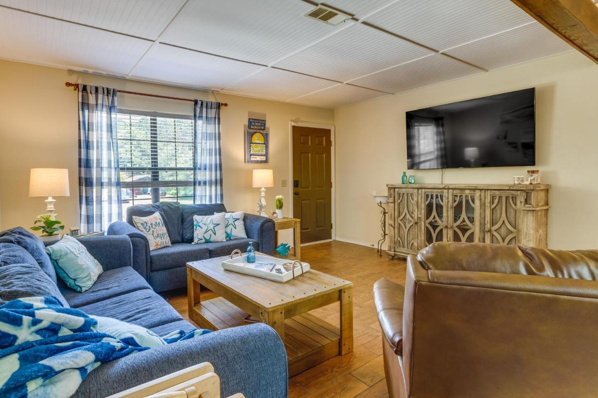 Tranquil Navarre Vacation Rental about 3 Mi to Beach - Housity