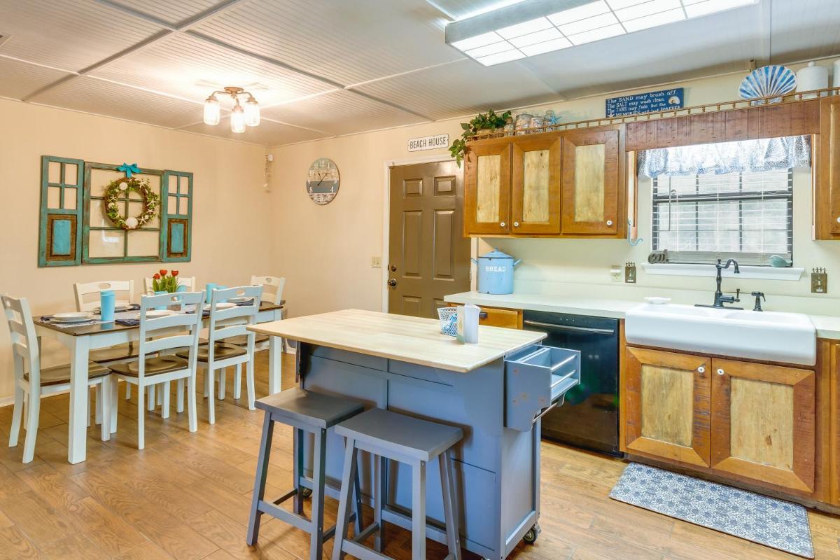 Tranquil Navarre Vacation Rental about 3 Mi to Beach - Housity