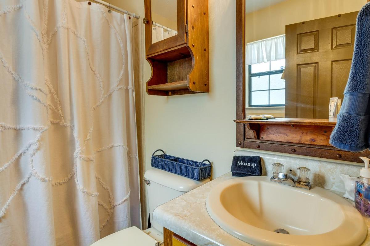 Tranquil Navarre Vacation Rental about 3 Mi to Beach - Housity