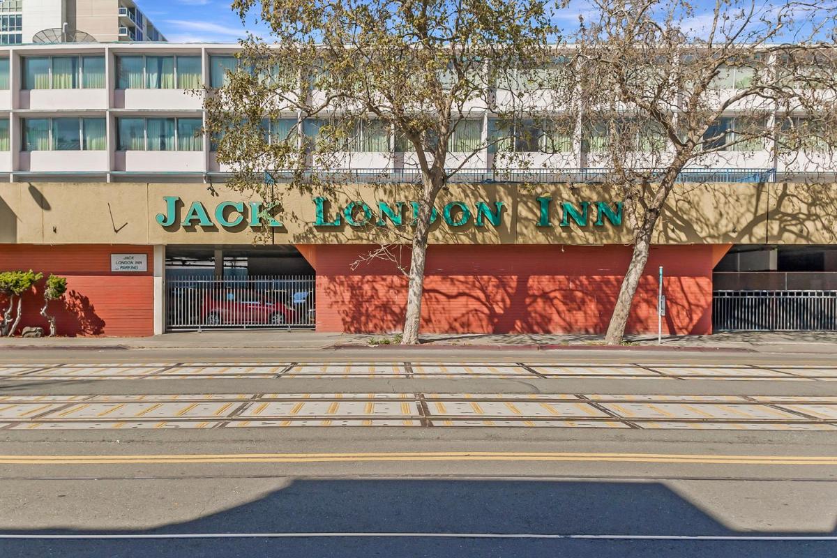 Jack London Inn - Housity