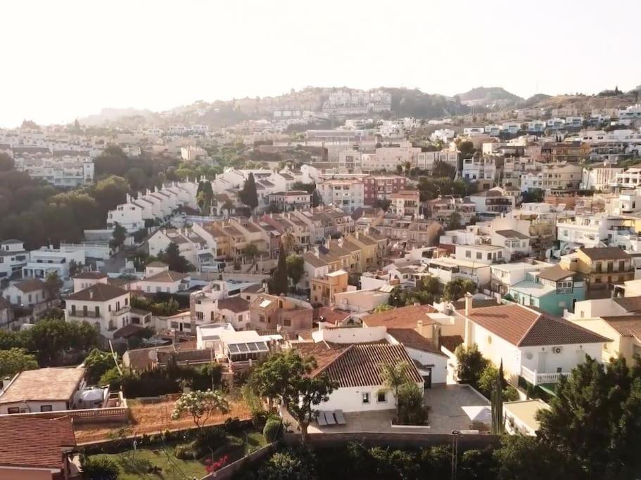 Pedregalejo Villa Sea&City with private heated pool - Housity