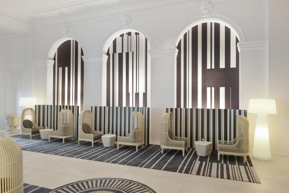 Coin salon dans l'établissement Cures Marines Hotel Thalasso & Spa Trouville - MGallery Collection