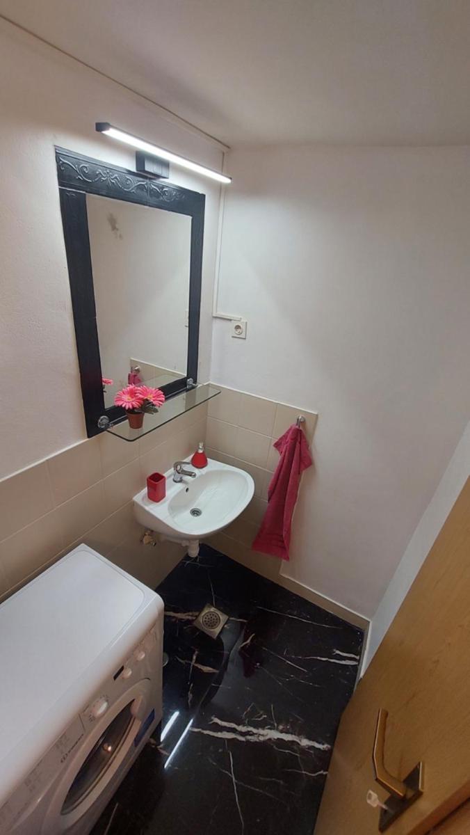 R&E Apartment - Housity