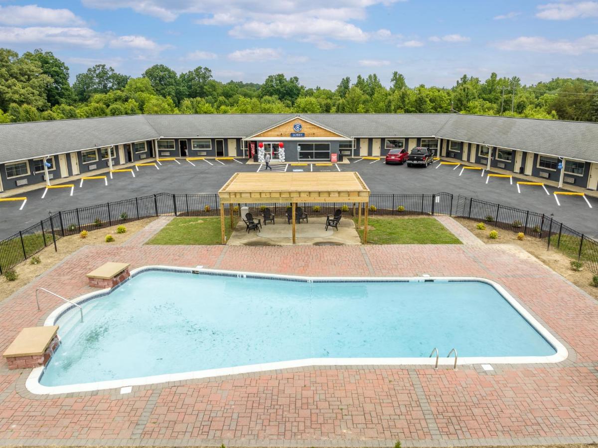 Crewe Boutique Inn - Housity