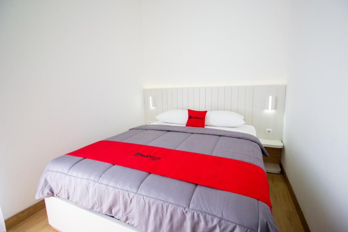 RedDoorz Plus near JCM Yogyakarta 2 - Housity
