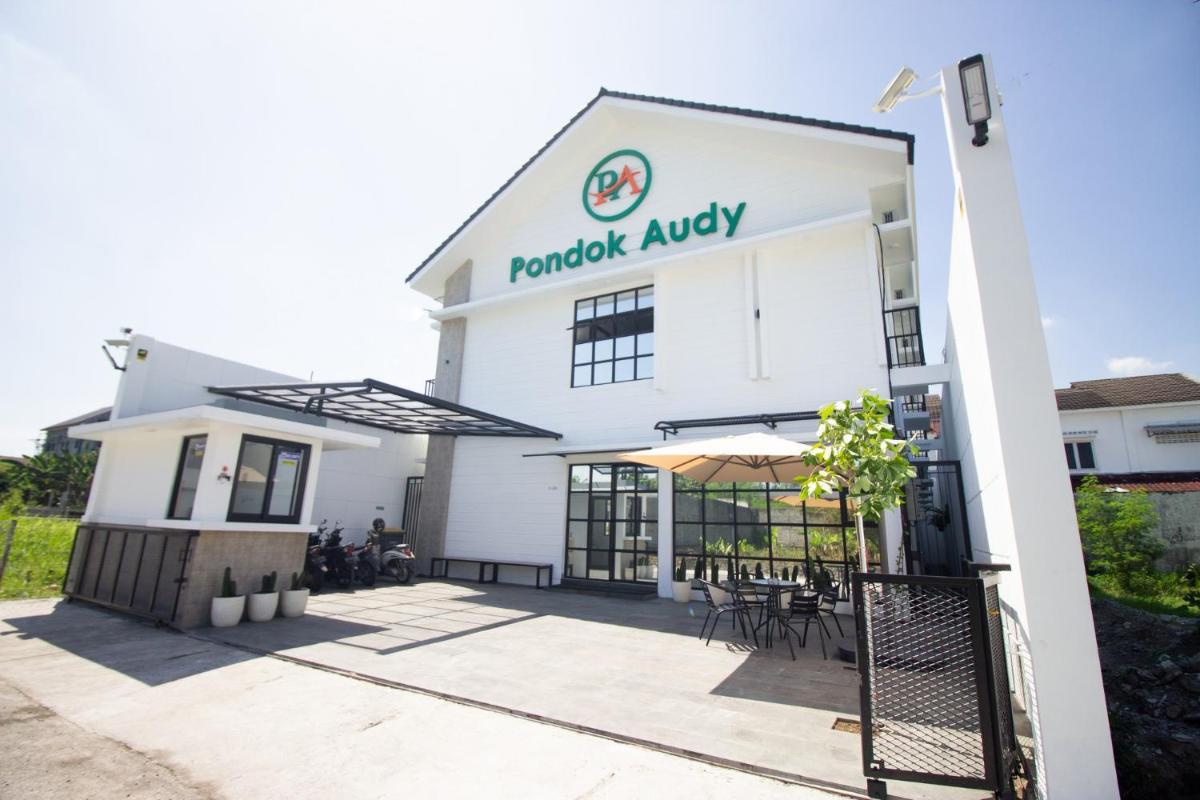 RedDoorz Plus near JCM Yogyakarta 2 - Housity