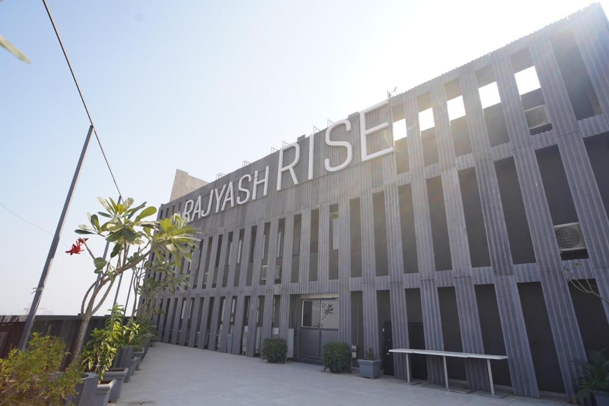 Hotel Sunflare - Housity
