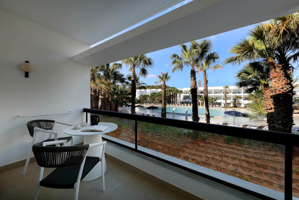 Un balcón o terraza de Grand Palladium Select Palace Ibiza - All Inclusive