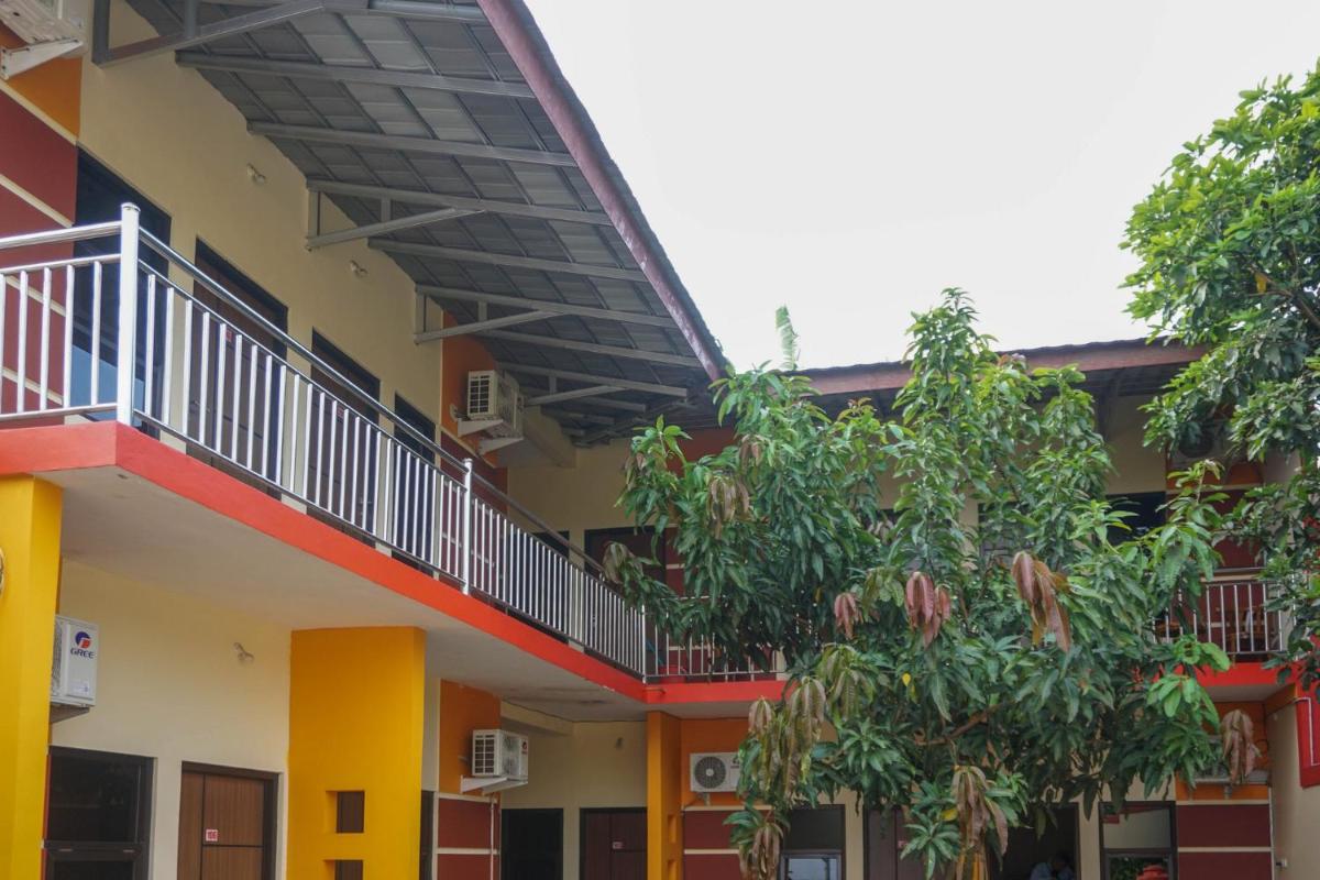 RedDoorz near Stasiun Kroya - Housity