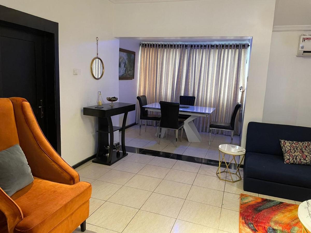 Suitetrails - Glorious princely court apartment