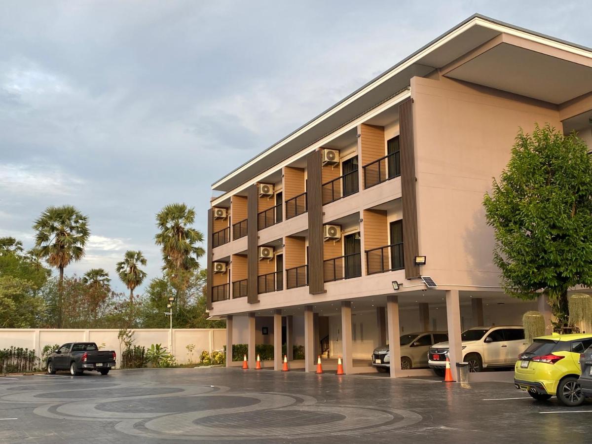 Super Highway Hotel - Housity