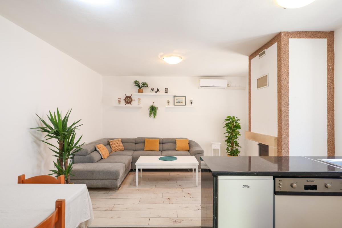 Vacation house Jakov - Housity