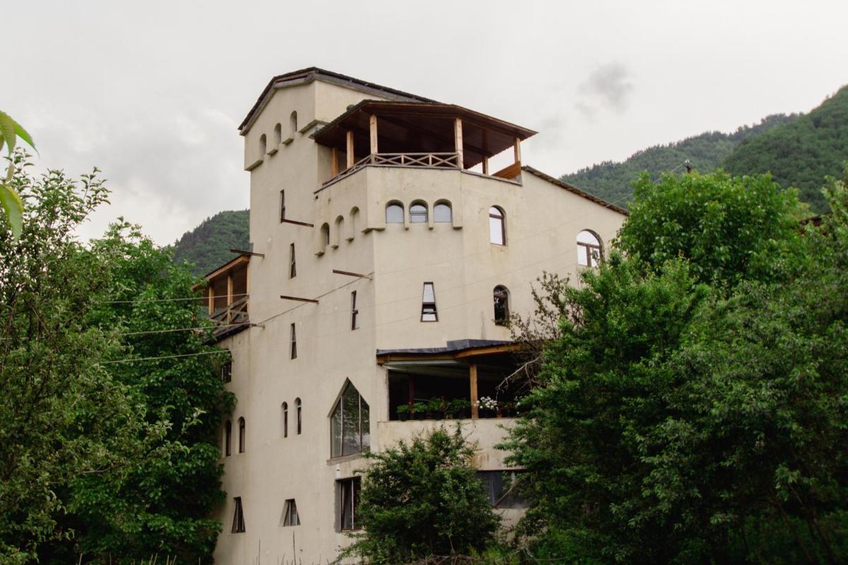 Cors in Mestia - Housity