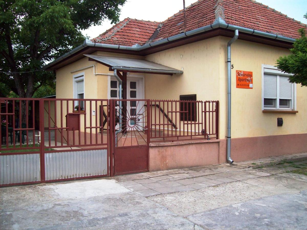 Szivárvány Apartman - Housity