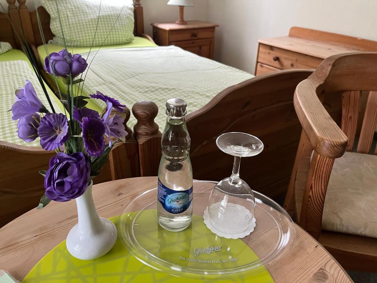 Gästezimmer-Zum Krug im grünen Kranze - Housity