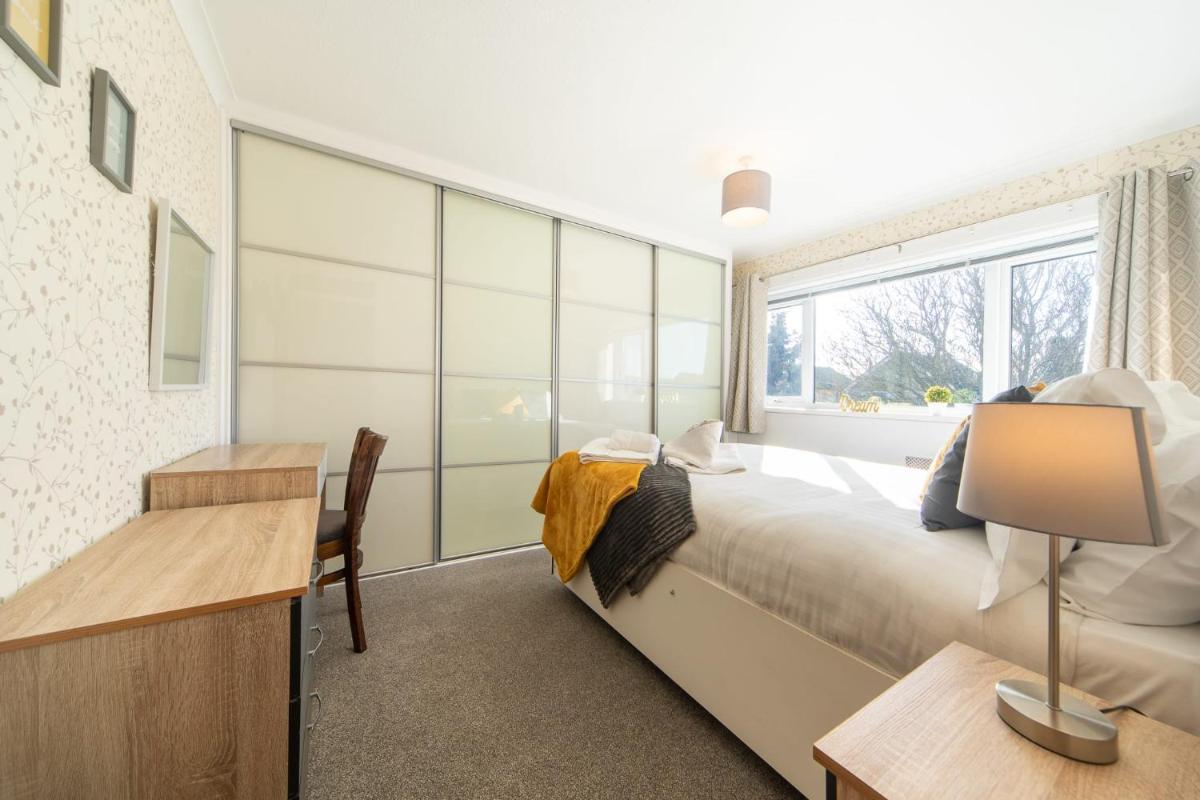 Kings Moor House by Lavender Stays - Housity