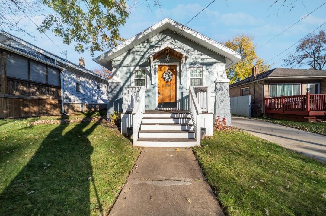 Romantic West Side Cottage - Housity