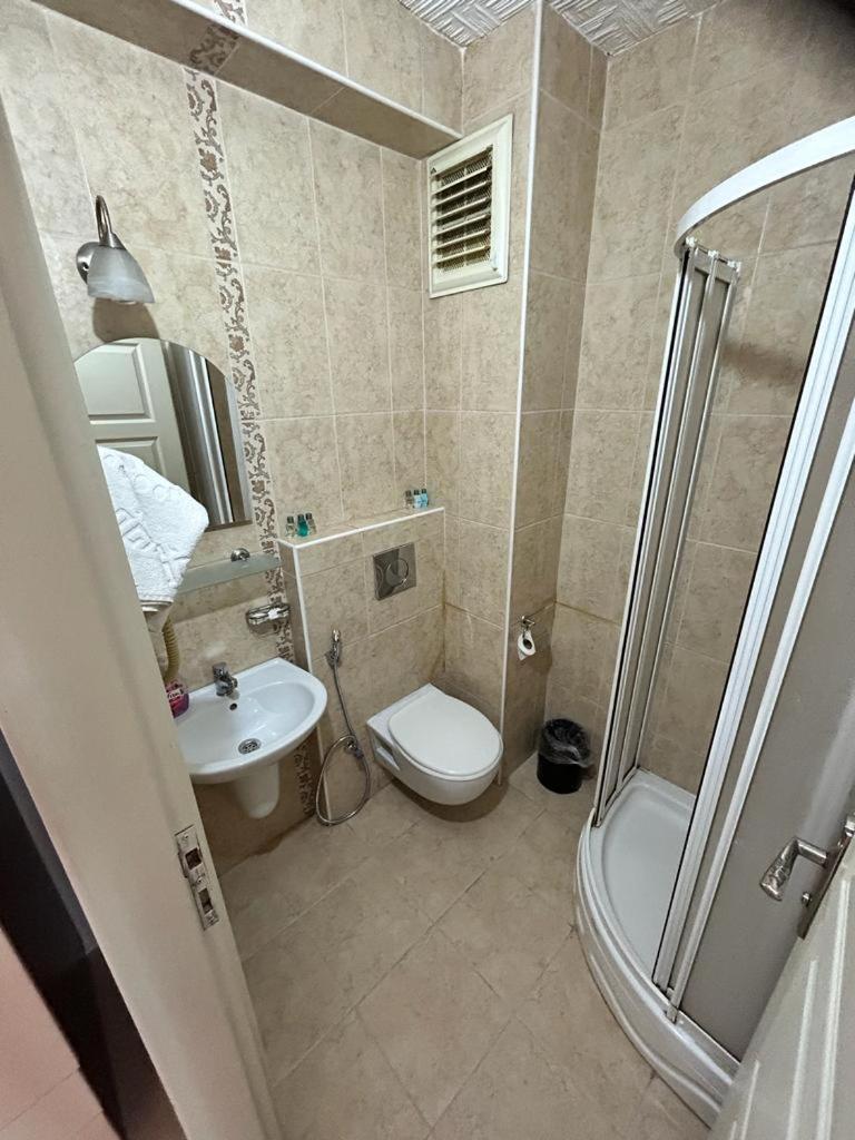Hypatia Apt - Hizvo