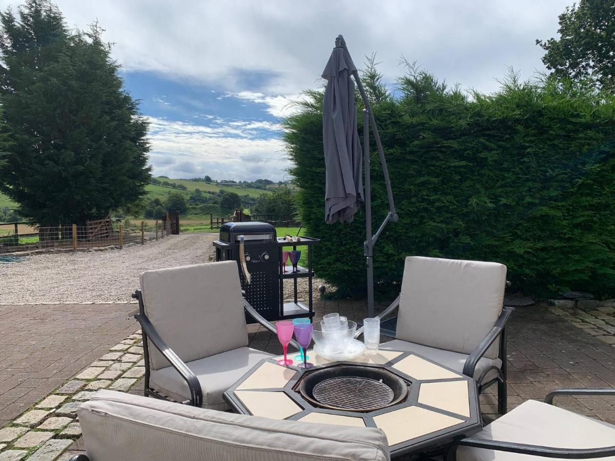 Central Scotland Country Side With Outdoor Bbq Hut - Housity