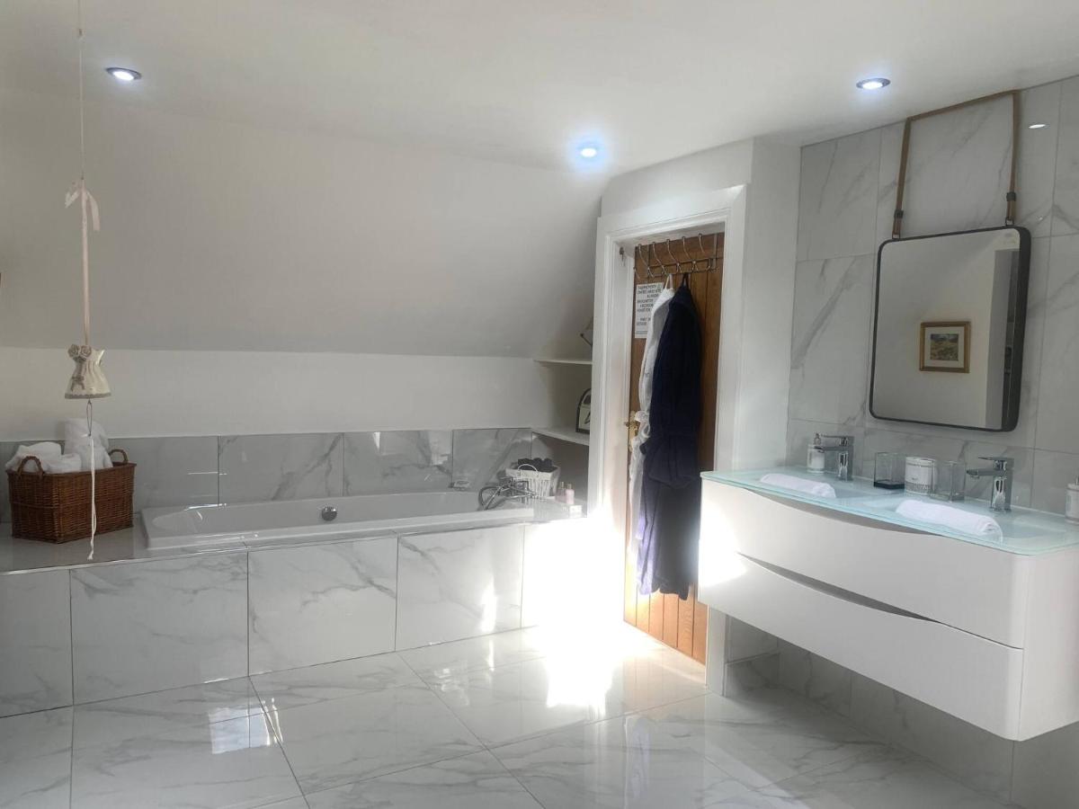 Central Scotland Country Side With Outdoor Bbq Hut - Housity