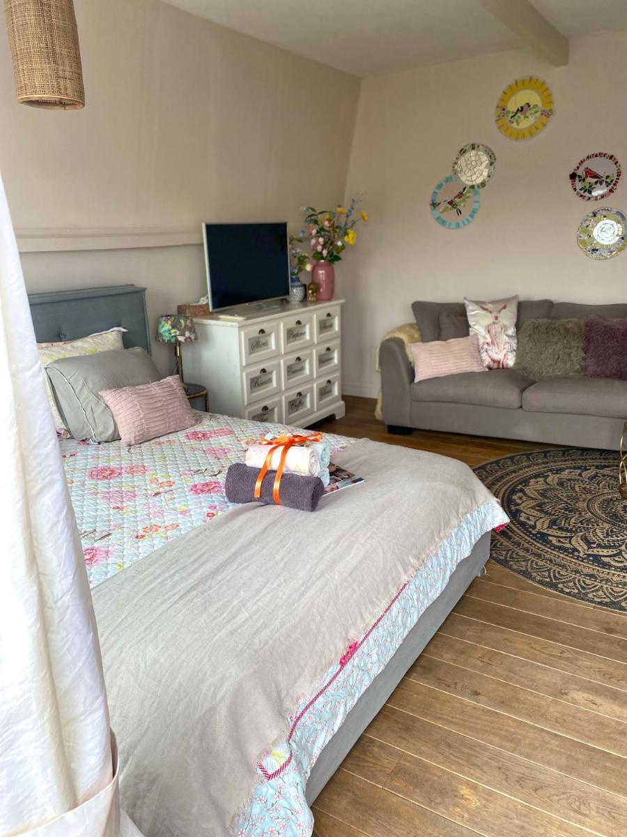 Bubbles & Bed - Housity