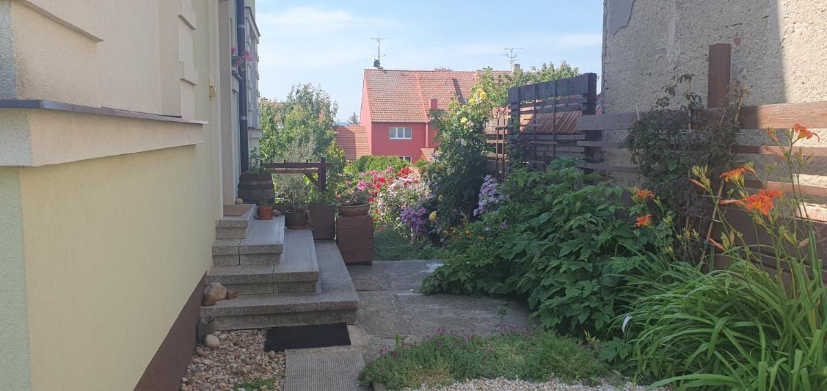 Nejklidnější spánek s vyhlídkou výhradně pro nekuřáky - VISTARIA - Na Hradbách 5 - Housity
